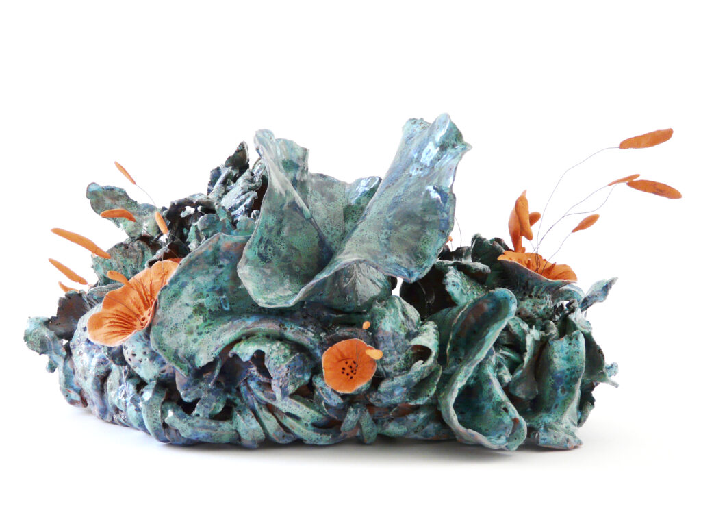 NOLI ME TANGERE PISTILSBLEUS CÉLADONS CAMAIEUX - 2020 - - Œuvre de Florence Lemiegre Sculpture céramique contemporaine, ARTCERAM2, SÈVRES, SEL DE SÈVRES 2022, Biodiversité, protection des océans