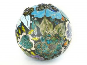 Moon de printemps - ø : 24 cm - Grès - Raku - Relief - Oxydes - Sculptures céramique de Florence Lemiegre