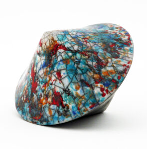 Culbuto "Floralie", sculpture céramique contemporaine de Florence Lemiegre, Raku, Émaillage au pinceau, Culbuto, Équilibre, Déséquilibre, Enfance, Ludique, Résilience, Ouvre de Florence Lemiegre, sculptrice céramiste