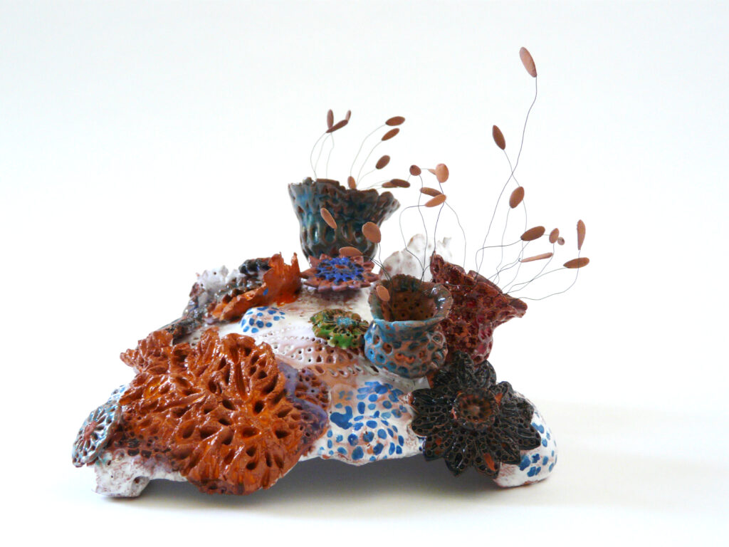 TINY CORALLO PISTILS N°7 - Sculpture céramique de Florence Lemiegre - 2025, pièce unique, corail, protection des fonds marins, langage océane, vibration, respioration, langue océane, équilibre, déséquilibre, fonds marins, biodiversité, protégeons nos fonds marins,