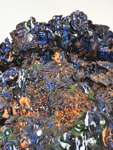 Sculpture céramique, Noli me tangere Pistils Big Mama deep blues Kathryn Sullivan, création de Florence Lemiegre, protection des océans, biodiversité, fonds marins, vibration, un langage des mers, vibrations, oscillation, mouvements, protection des mers, faience rouge de Normandie, protection des océans, biodiversité, océans en danger, fonds marins, vibrations, respiration, langue des fonds marins, chant des sirènes, création de Florence Lemiegre