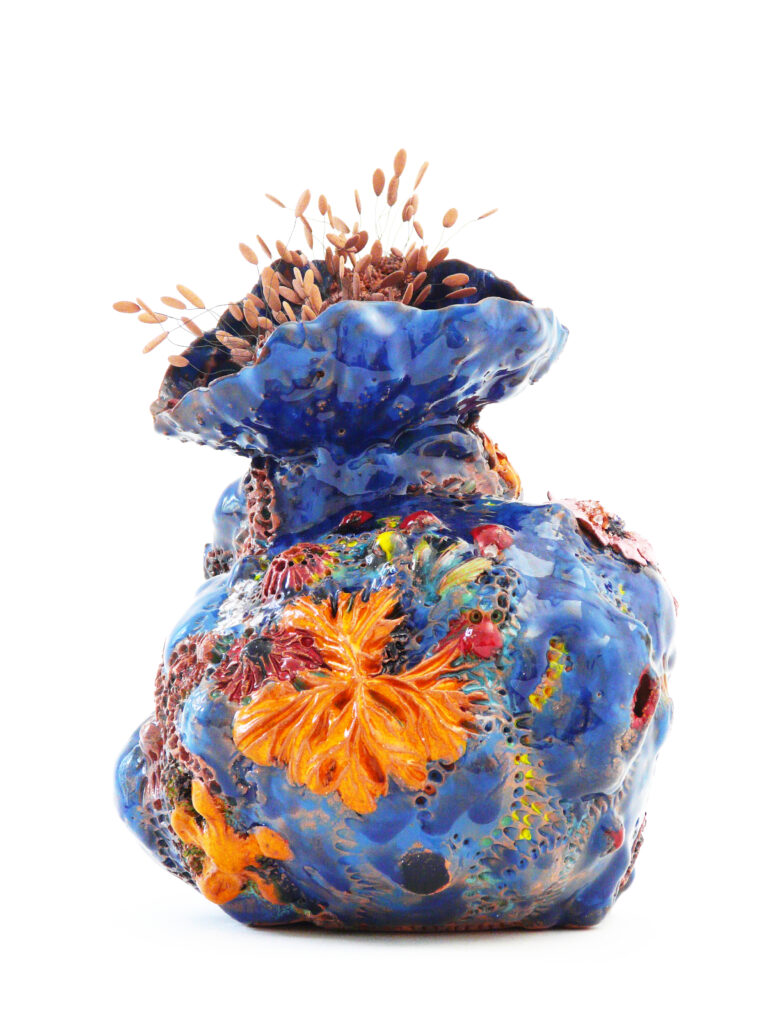 Noli me tangere Pistils Baby Mama deep blue “Linckia laevigata“, création de Florence Lemiegre, Faïence - Terre rouge Normande - 2025, protection des océans, biodiversité, fonds marins, vibration, un langage des mers, vibrations, oscillation, mouvements, protection des mers, faïence rouge de Normandie, protection des océans, biodiversité, océans en danger, fonds marins, vibrations, respiration, langue des fonds marins, chant des sirènes, création de Florence Lemiegre